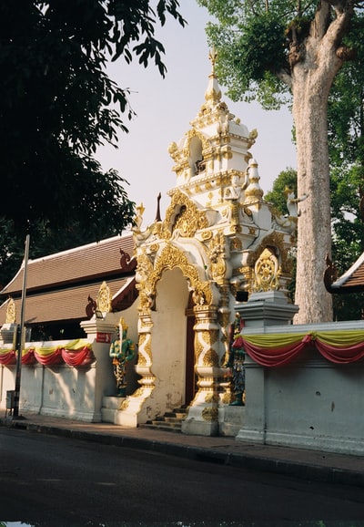 金红色印度教神像